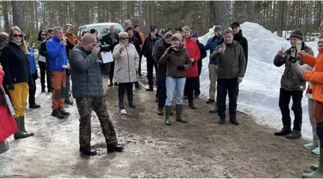 Bovalliuksen luonnonsuojelualueelle nostettiin maljat 19.4.2023